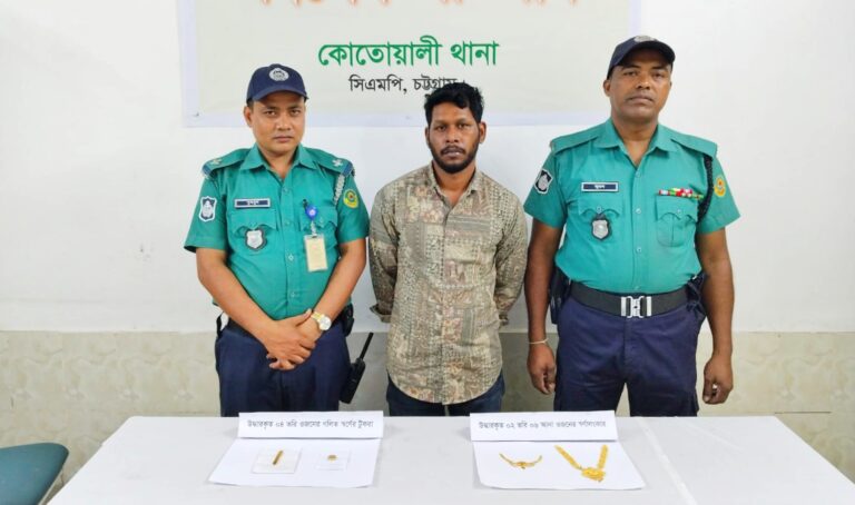চট্টগ্রামের কোতোয়ালীর জলিলগঞ্জে গ্রিল কেটে স্বর্ণ-টাকা চুরি, মালামালসহ ১ চোর গ্রেপ্তার