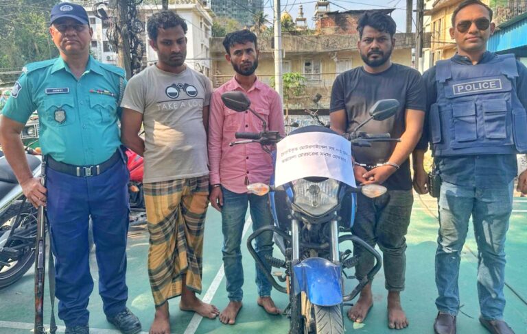 পাঁচলাইশ থানার অভিযান: আন্তঃজেলা মোটরসাইকেল চোর চক্রের ৩ সদস্য গ্রেফতার, চোরাই মোটর সাইকেল উদ্ধার