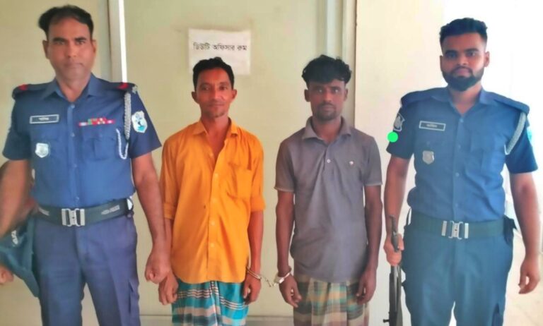 সদরঘাট নৌ থানার অভিযান: ২৫০০ কেজি খনিজ কয়লা উদ্ধার, গ্রেপ্তার ২