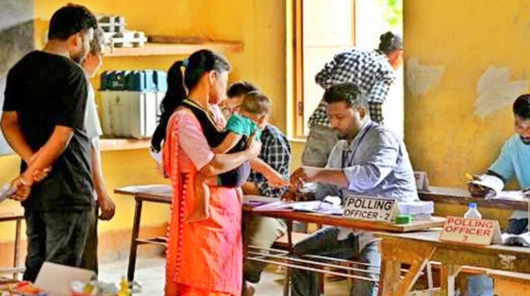 ভারতে লোকসভা নির্বাচনের দ্বিতীয় ধাপে ভোট পড়েছে ৬১ শতাংশ