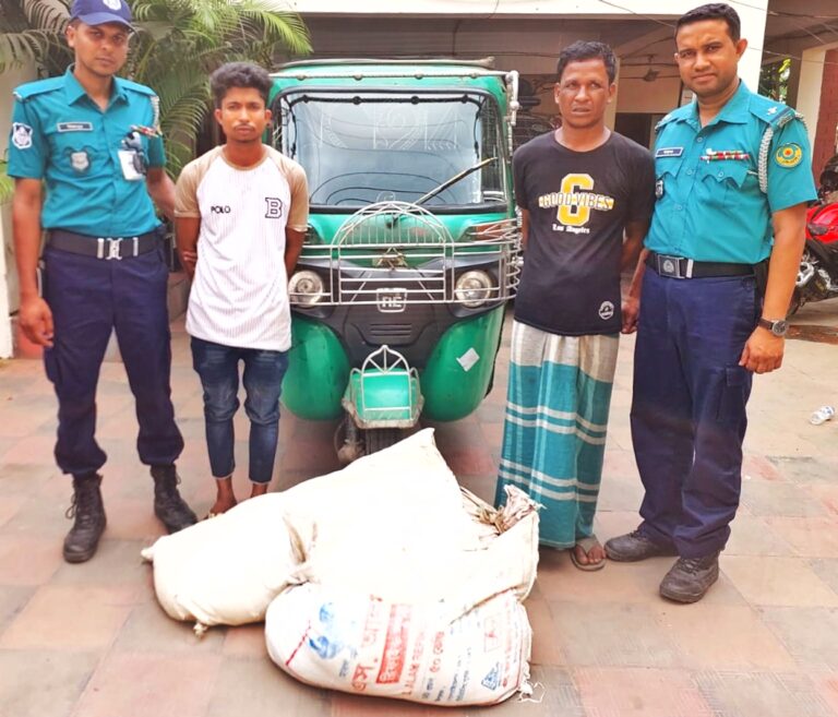 কর্ণফুলী থানা পুলিশের অভিযান: ১৯২ লিটার চোলাইমদসহ গ্রেফতার-২