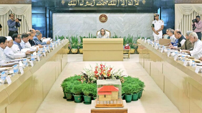 বাণিজ্য প্রতিমন্ত্রীকে বাজার মনিটরিংয়ে জোর দেওয়ার নির্দেশ প্রধানমন্ত্রীর