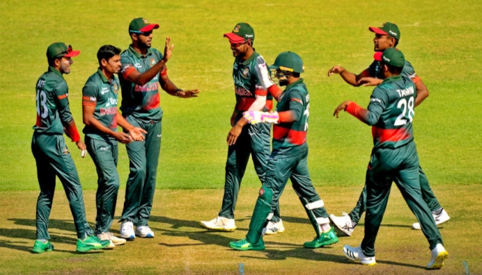 ১০ উইকেটের দাপুটে জয়ে হোয়াইটওয়াশ এড়ালো বাংলাদেশ