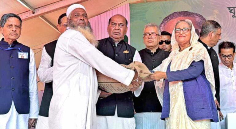 “সরকার ও আওয়ামী লীগ ঘূর্ণিঝড়ে ক্ষতিগ্রস্তদের পাশে থাকবে”-প্রধানমন্ত্রী