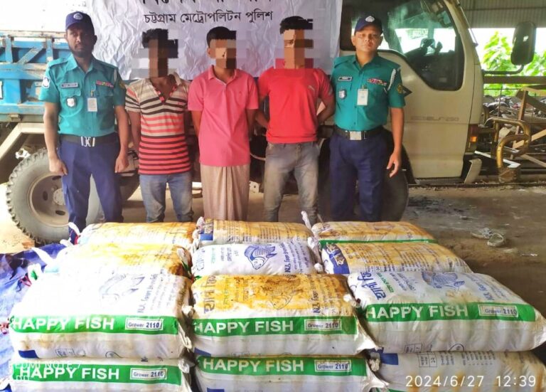 বাকলিয়া থানার অভিযান: ট্রাক ভর্তি ২ হাজার লিটার চোলাইমদসহ ৩ মাদক ব্যবসায়ী গ্রেফতার