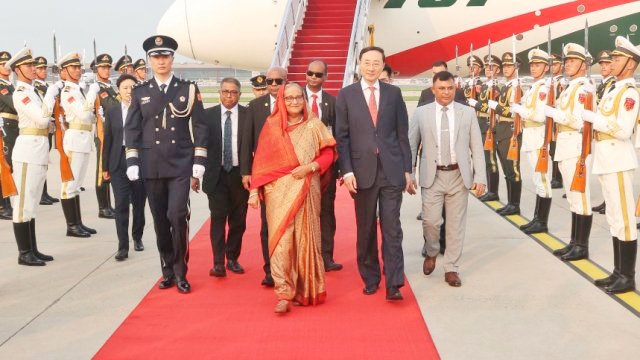 চার দিনের সফরে চীন পৌঁছালেন প্রধানমন্ত্রী শেখ হাসিনা