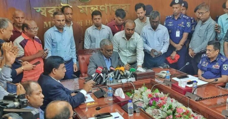 “কয়েকদিনের মধ্যে সব নিয়ন্ত্রণে আসবে”-স্বরাষ্ট্রমন্ত্রী