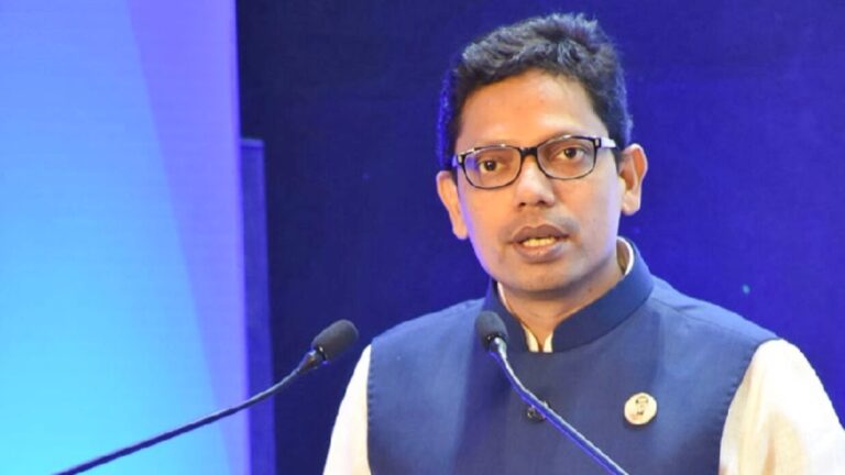 সাবেক আইসিটি প্রতিমন্ত্রী জুনাইদ আহমেদ পলক বিমানবন্দরে আটক