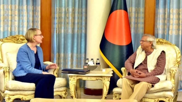 পাচার হওয়া অর্থ ফিরিয়ে আনতে যুক্তরাজ্যের সহযোগিতা চাইলেন ড. ইউনূস