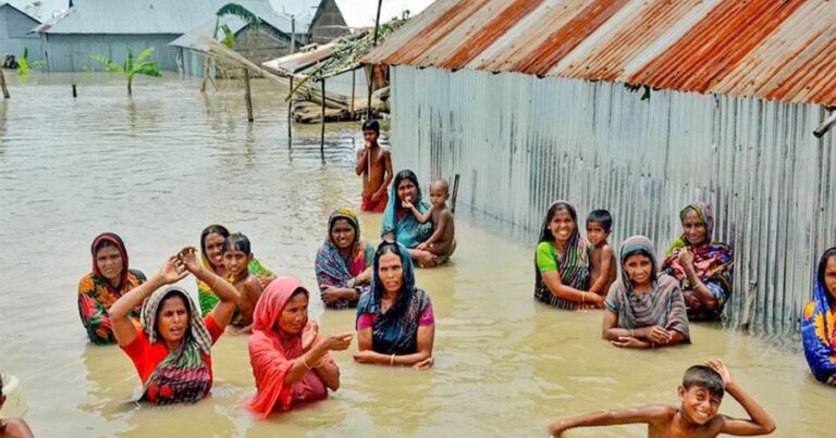 বন্যায় এখন পর্যন্ত ১৫ জনের মৃত্যু, ক্ষতিগ্রস্ত প্রায় অর্ধকোটি মানুষ