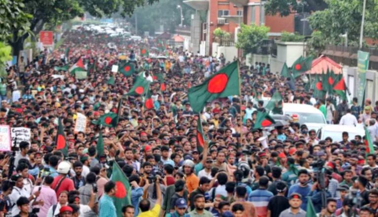 গণহত্যায় জড়িতদের বিচারসহ ৫ দাবি শিক্ষার্থীদের