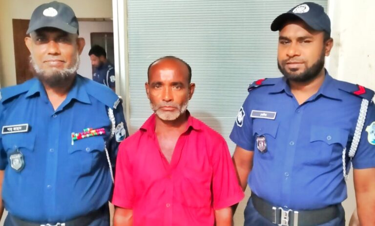 সদরঘাট নৌ থানার অভিযান:১টি ইঞ্জিন চালিত কাঠের নৌকা ও ২৫৬ কেজির ১টি ইলেক্ট্রিক মটর উদ্ধার