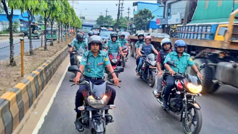 আইন-শৃঙ্খলার উন্নতি ও জনমনে স্বস্তি আনতে পাঁচলাইশ থানা পুলিশের রোবাস্ট পেট্রোলিং