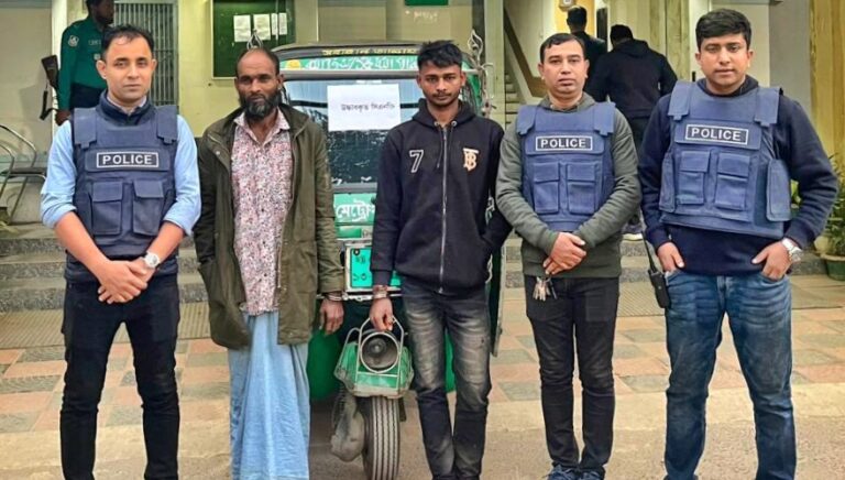 ডবলমুরিং থানার অভিযান: ছিনতাইকৃত সিএনজি অটোরিক্সা উদ্ধার, ২ জন আসামী গ্রেফতার