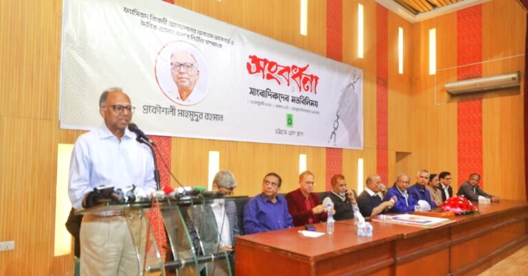 “৫ আগস্টের ঐক্য ধরে রাখুন, তা নাহলে ইতিহাস ক্ষমা করবে না”-মাহমুদুর রহমান