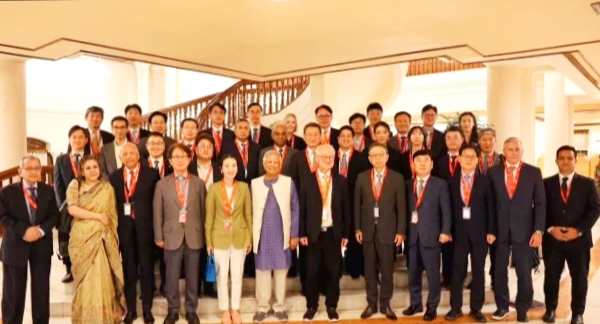 “দেশে এতোদিন বিনিয়োগের অনুকূল পরিবেশ ছিল না”-প্রধান উপদেষ্টা