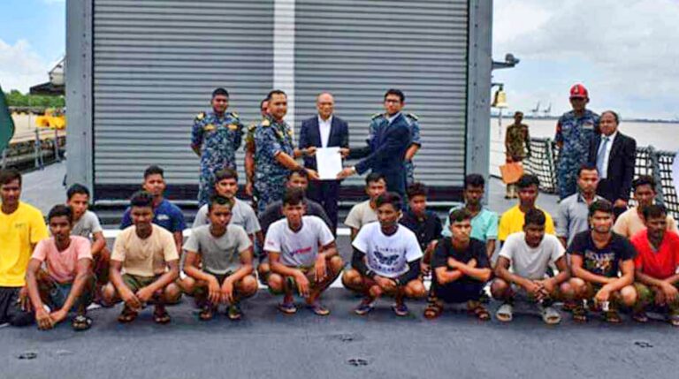 স্বজনদের কাছে ফিরলেন মিয়ানমারে আটকে থাকা ২০ বাংলাদেশি