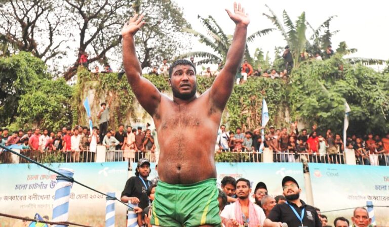 চট্টগ্রামের ঐতিহ্যবাহী জব্বারের বলীখেলায় কুমিল্লার ‘বাঘা’ শরীফ আবারও চ্যাম্পিয়ন