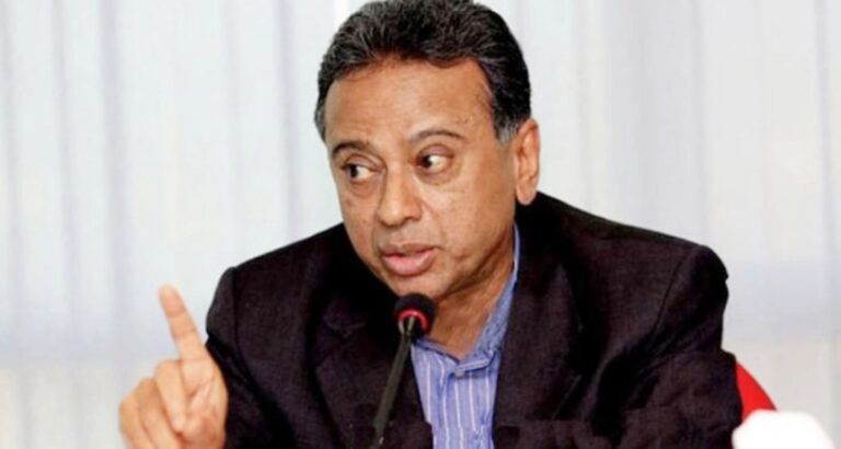 “কোনো ‘মহামানব’ তৈরির জন্য মানুষ জীবন দেয়নি, গণতন্ত্রের জন‍্য দিয়েছে”-আমীর খসরু