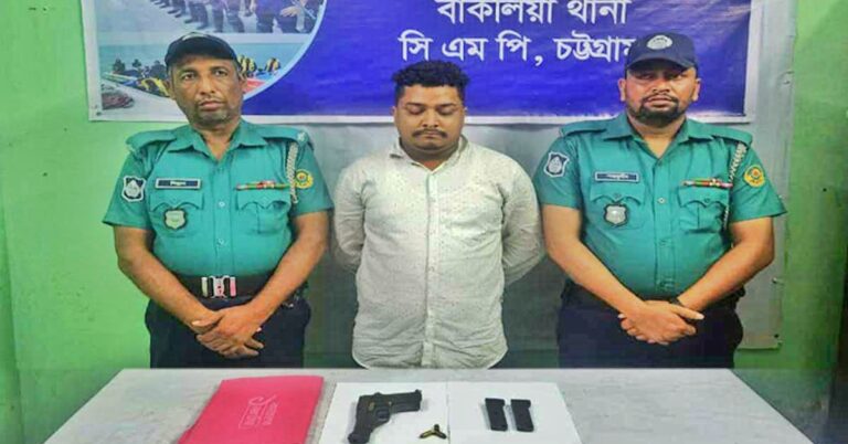 চট্টগ্রামের বাকলিয়া এক্সেস রোডের জোড়া খুনের প্রধান আসামি হাসানকে হাতিয়া থেকে গ্রেপ্তার