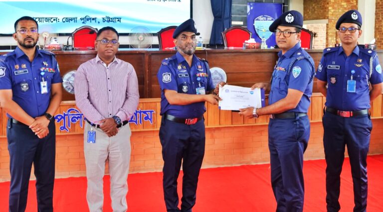 চট্টগ্রাম জেলার শ্রেষ্ঠ ওসি বাঁশখালী থানার সাইফুল ইসলাম