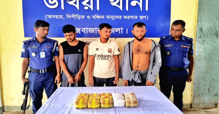 কক্সবাজারের উখিয়া থানা পুলিশের অভিযান: প্রাইভেট কারের ভিতর থেকে ৫০ হাজার পিস ইয়াবা উদ্ধার, ৩ ইয়াবা কারবারি গ্রেপ্তার