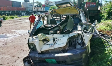 চট্টগ্রামের সিটি গেট এলাকায় দাঁড়িয়ে থাকা কাভার্ড ভ্যানে পিকআপের ধাক্কা, ৫ জন নিহত, আহত ৪