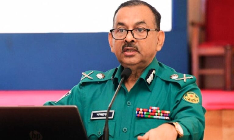 গাড়িতে আগুন ও ককটেল নিক্ষেপ করলে গুলির নির্দেশ ডিএমপি কমিশনারের