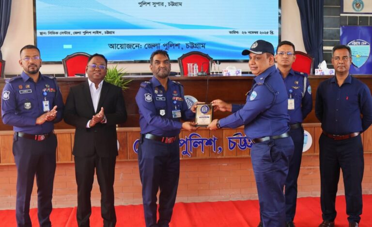 ফের চট্টগ্রাম জেলার শ্রেষ্ঠ ওসি হলেন চন্দনাইশ থানার গোলাম সারোয়ার 