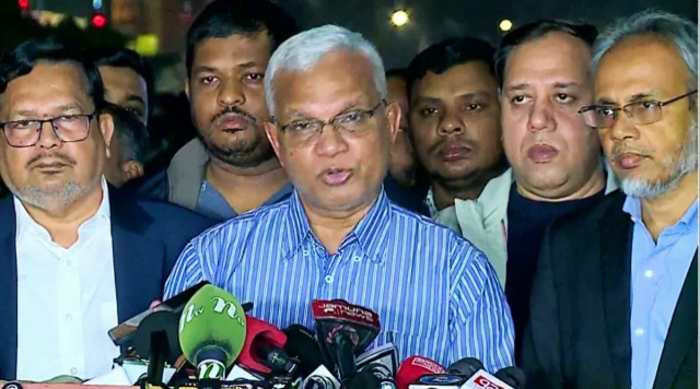 “গুজব ছড়াবেন না, চিকিৎসা নিতে পারছেন খালেদা জিয়া”-ডা. জাহিদ হোসেন