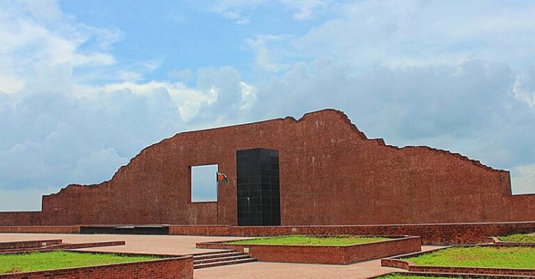 আজ ১৪ ডিসেম্বর ‘শহীদ বুদ্ধিজীবী দিবস’: জাতির শ্রেষ্ঠ সন্তানদের স্মরণের দিন 