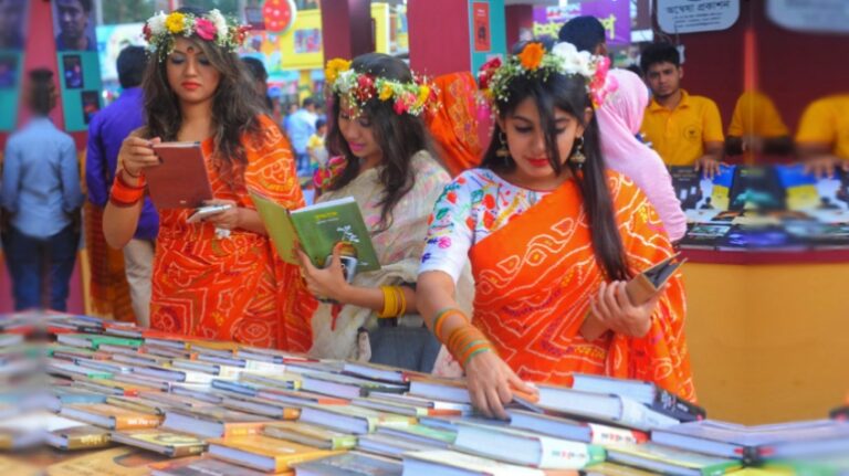 অমর একুশে বইমেলা শুরু ২০ ফেব্রুয়ারি