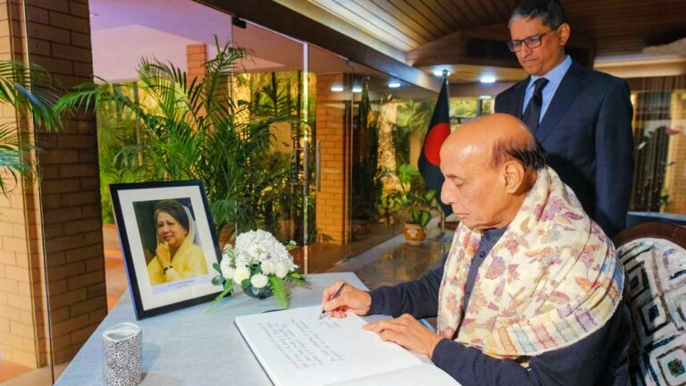 “ভারত-বাংলাদেশ সম্পর্ক জোরদারে খালেদা জিয়ার অবদান স্মরণীয়”-রাজনাথ সিং