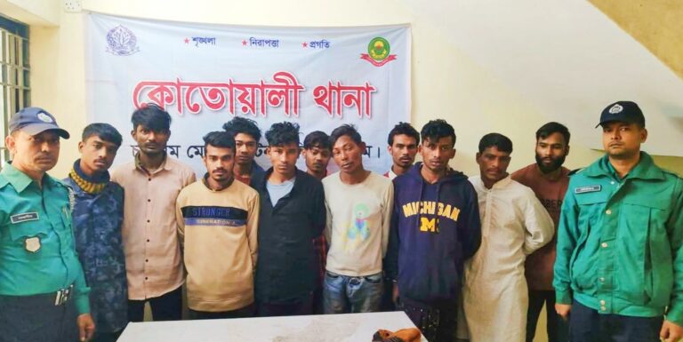 সিএমপির কোতোয়ালি থানার অভিযান: ১২ ডাকাত ও ছিনতাইকারী গ্রেপ্তার
