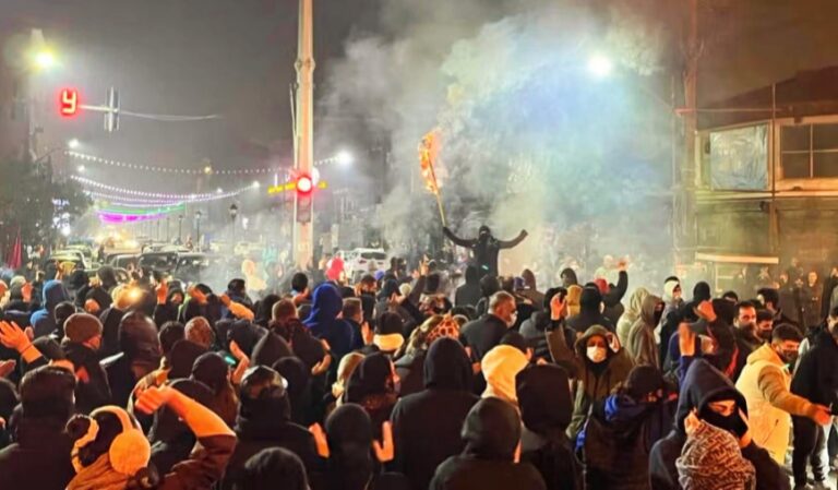 ইরানে বিক্ষোভে নিহতের সংখ্যা বেড়ে ৩ হাজার ৪২৮