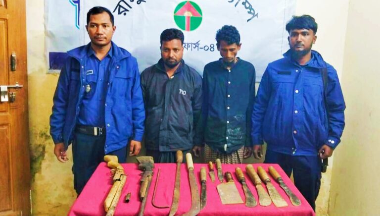 চট্টগ্রামের রাঙ্গুনিয়ায় যৌথ বাহিনীর অভিযানে অস্ত্রসহ দুই সন্ত্রাসী গ্রেপ্তার