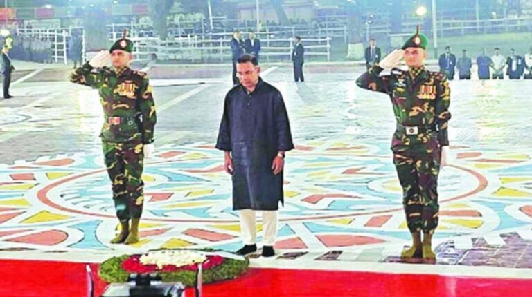 একুশের প্রথম প্রহরে শহীদ মিনারে প্রধানমন্ত্রী তারেক রহমানের শ্রদ্ধা নিবেদন