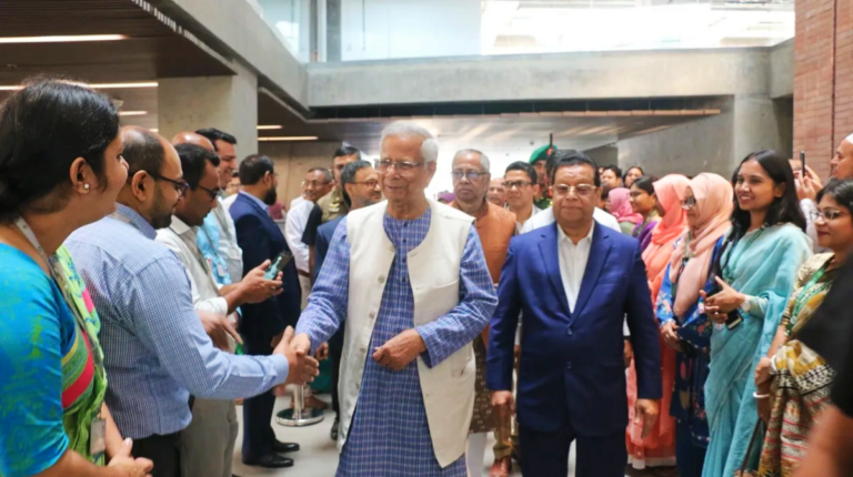 ইউনূস সেন্টারে ফিরলেন ড. ইউনূস