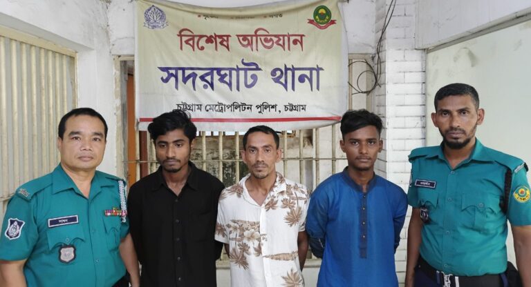সিএমপির সদরঘাট থানা পুলিশের অভিযান: জিআর-সিআর পরোয়ানাভূক্তসহ ৬ জন আসামী গ্রেফতার