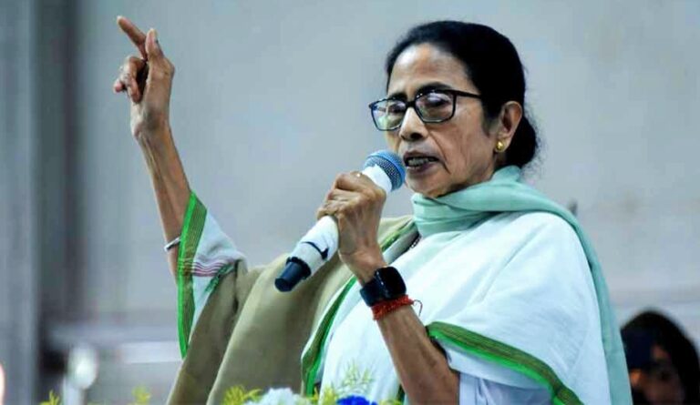 জরিপের ফল উড়িয়ে মমতা বললেন, ‘রেকর্ড জয়ের পথে তৃণমূল’