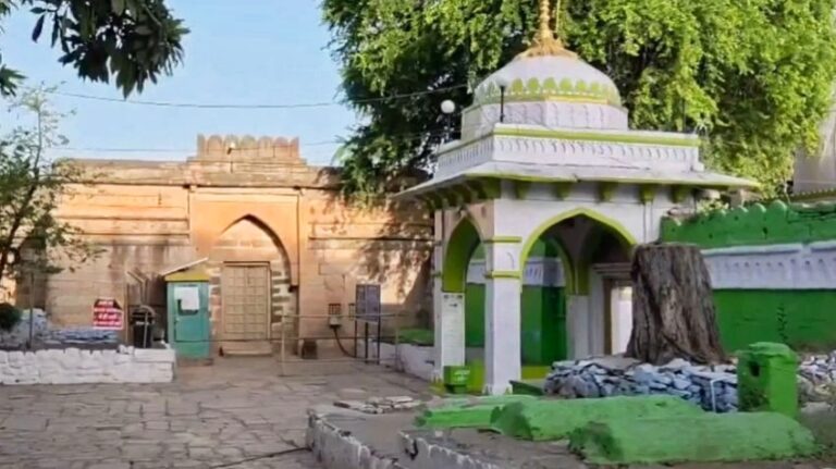 ভারতে মধ্যপ্রদেশে মসজিদকে মন্দির ঘোষণা আদালতের, নামাজ পড়তে পারবেন না মুসল্লিরা