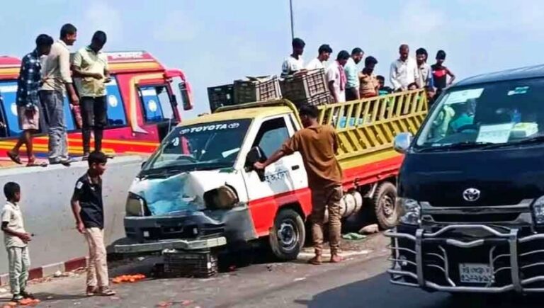 চট্টগ্রামের শাহ আমানত সেতুতে পিকআপের ধাক্কায় মোটরসাইকেল আরোহী বাবা-ছেলে নিহত