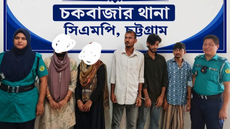 সিএমপির চকবাজার থানা পুলিশের অভিযান: হোটেল দ্বীপ থেকে ৫ পতিতা-খদ্দর গ্রেফতার
