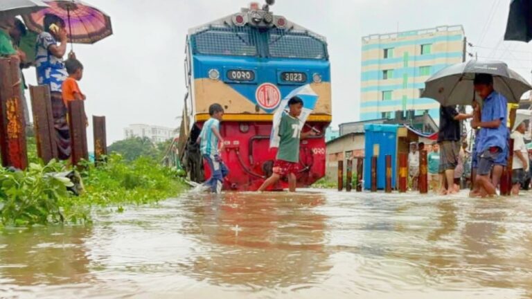 চট্টগ্রাম–কক্সবাজার রুটে ট্রেন চলাচল অনির্দিষ্টকালের জন্য বন্ধ