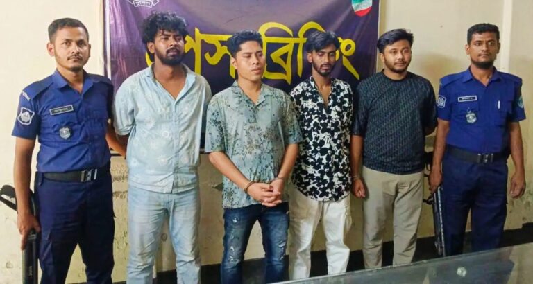 চট্টগ্রামের শীর্ষ সন্ত্রাসী ডেভিড ইমন যশোর থেকে গ্রেপ্তার