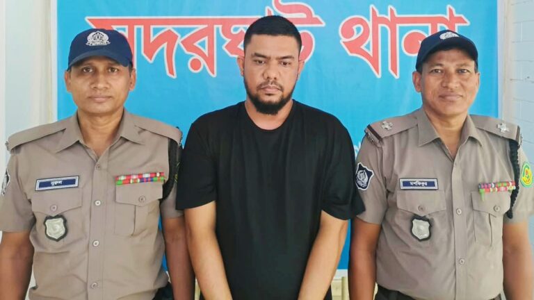 সিএমপি’র সদরঘাট থানা পুলিশের অভিযান: ৪টি সিআর সাজাপ্রাপ্ত আসামী তানভীর তারেক গ্রেফতার