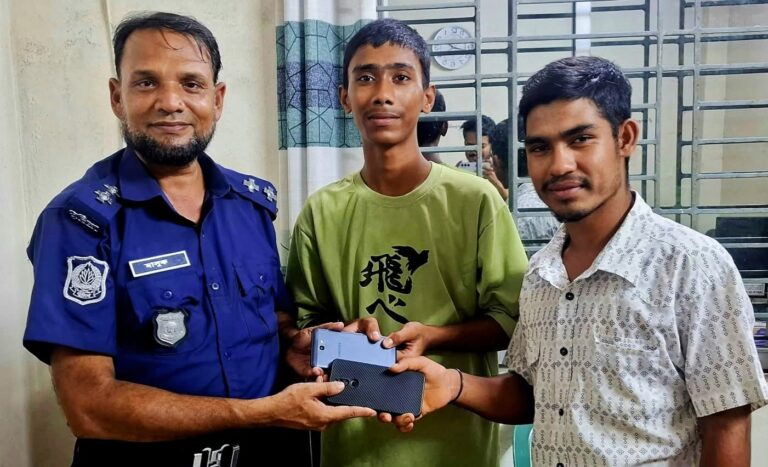 মোবাইল ফোন উদ্ধারে চট্টগ্রাম জেলায় সেরা এসআই মাসুক মিয়া