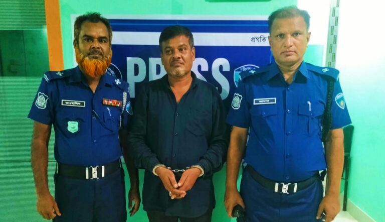 চট্টগ্রামের বোয়ালখালী থানা পুলিশের অভিযান: ১০ বছরের সাজাপ্রাপ্ত আসামী দুবাই  মান্নান গ্রেফতার